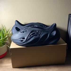 MENS YEEZY FOAM RUNNERS MINERAL BLUE